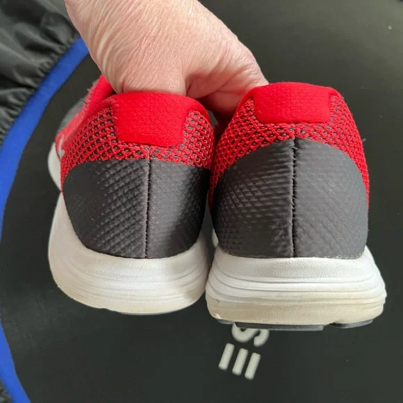 NIKES | 12 | MENS - Picture 5 of 10